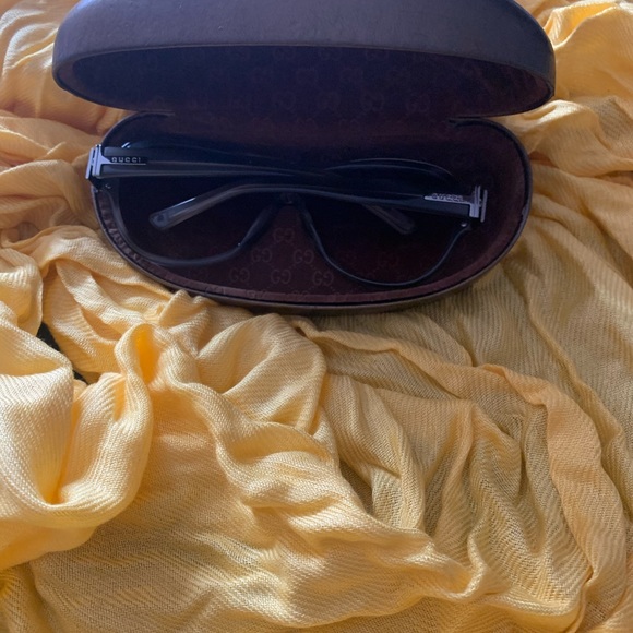 Gently Used Gucci Shades Great condition - Picture 5 of 5